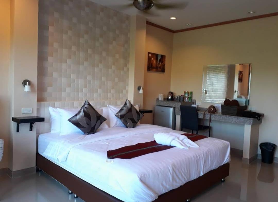 4 Palms Resort Bang Sare Exterior photo