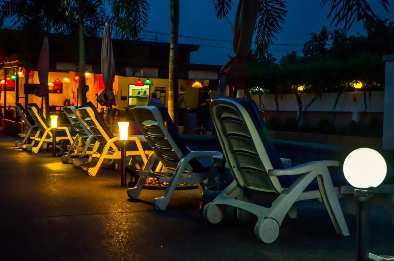 4 Palms Resort Bang Sare Exterior photo